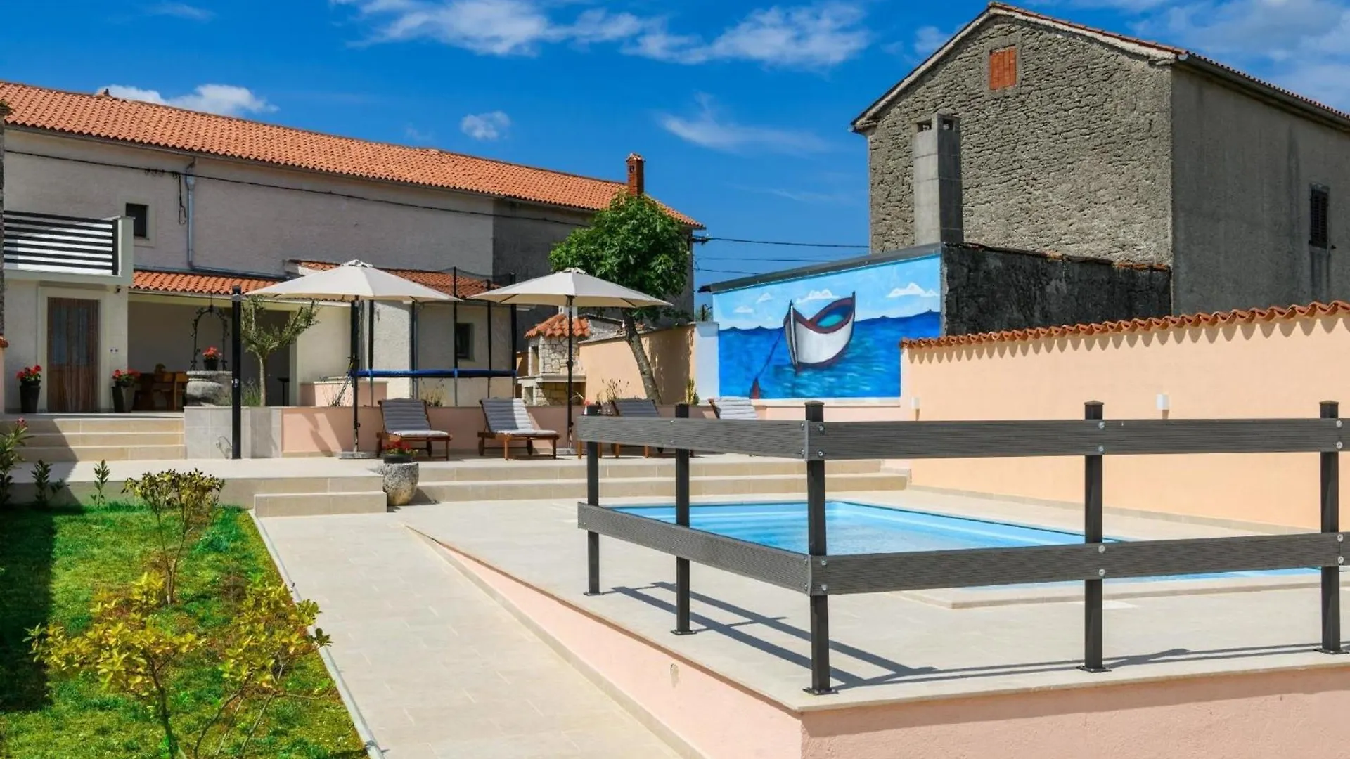 Ferienhaus Mit Privatpool Fuer 4 Personen Ca 120 Qm In Divsici, Istrien Suedkueste Von Istrien Nyaraló