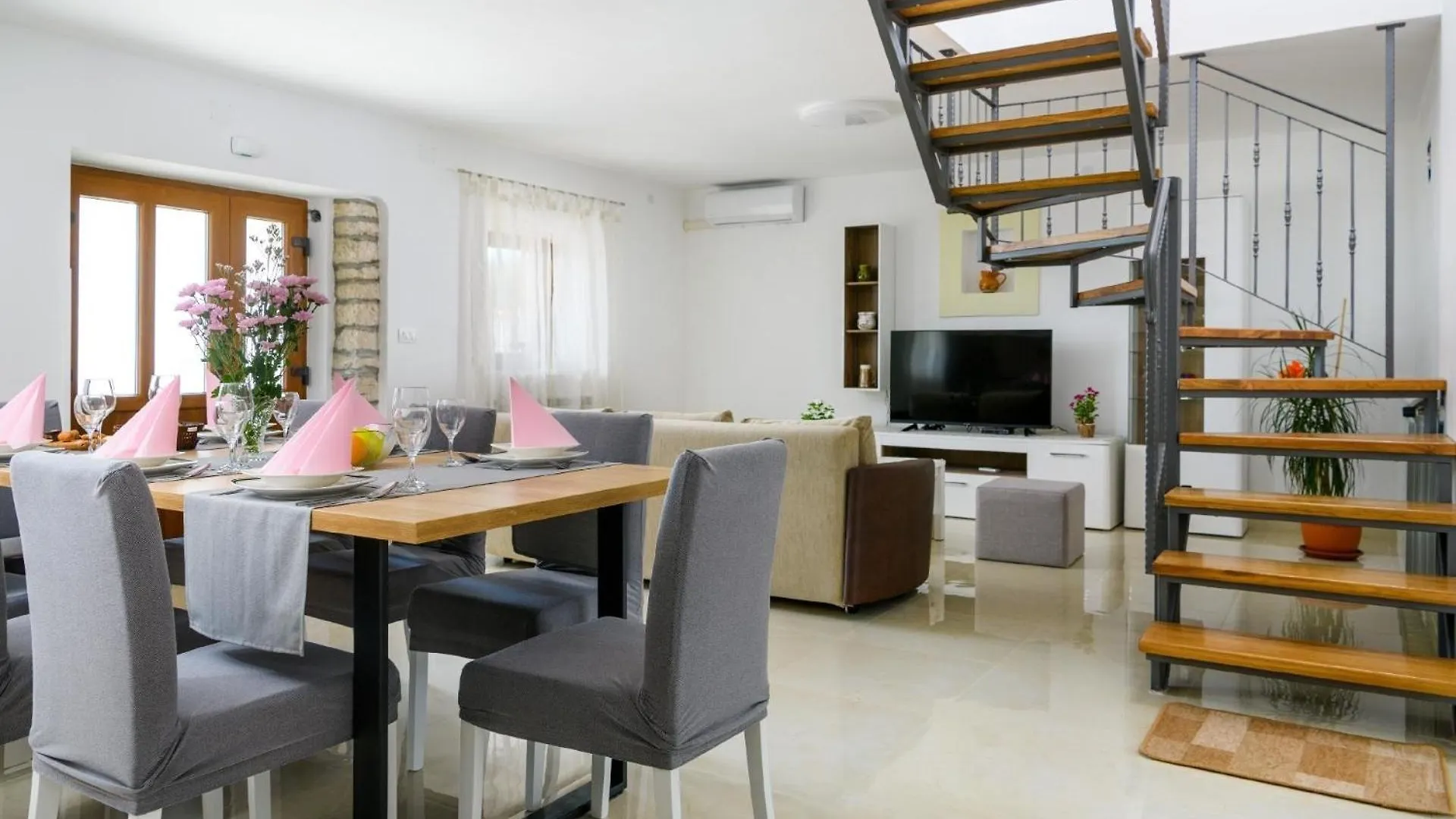Nyaraló Ferienhaus Mit Privatpool Fuer 4 Personen Ca 120 Qm In Divsici, Istrien Suedkueste Von Istrien